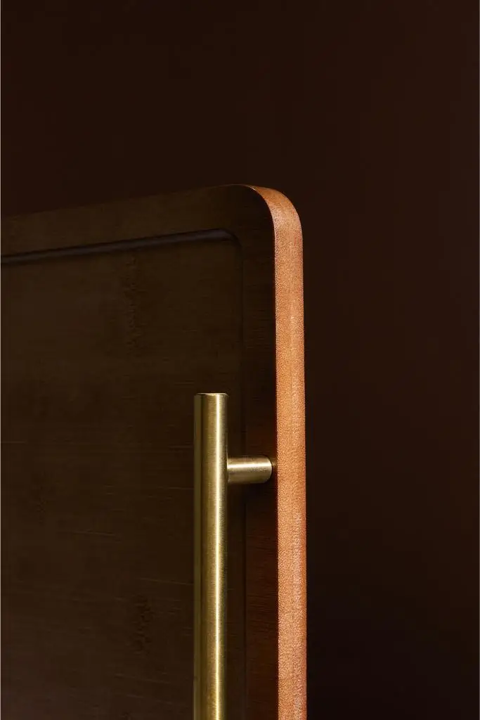 Fiyello woonaccessoires van glas en hout in warme woonomgeving
